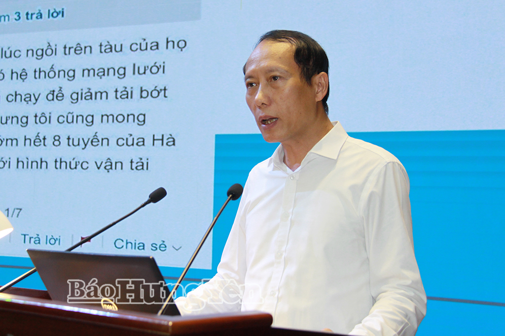 Đồng chí Văn Tiến Bằng, Phó Vụ trưởng Vụ Thông tin - Đối ngoại, Ban Tuyên giáo và Dân vận Trung ương truyền đạt chuyên đề 