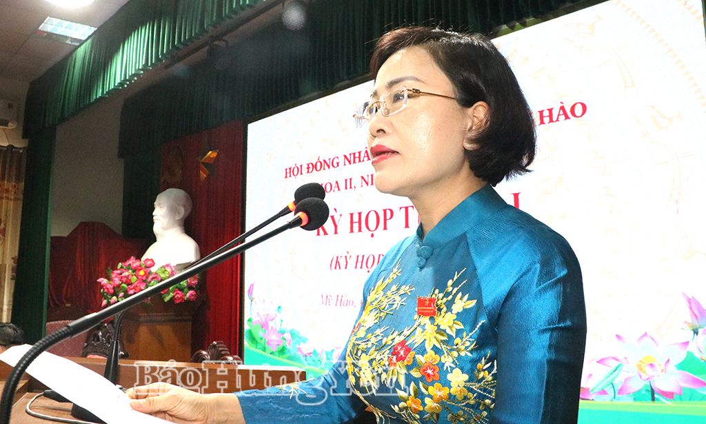 Đồng chí Trần Thị Thanh Thủy, Ủy viên Ban Thường vụ Tỉnh ủy, Bí thư Đảng ủy, Chủ tịch HĐND phường Mỹ Hào phát biểu tại kỳ họp.