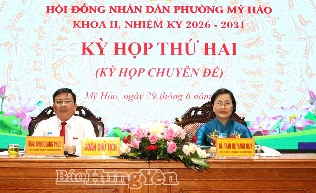 Chủ tọa điều hành kỳ họp.