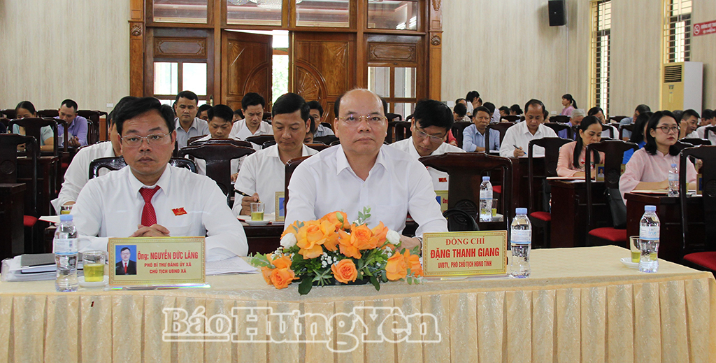 Các đại biểu dự kỳ họp.