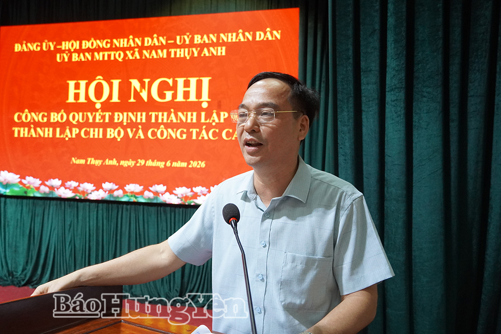 Đồng chí Vũ Ngọc Trì, Phó Chủ tịch HĐND tỉnh phát biểu tại hội nghị.