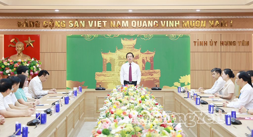 Đồng chí Phạm Quang Ngọc, Ủy viên Ban Chấp Trung ương Đảng, Bí thư Tỉnh ủy phát biểu tại hội nghị.