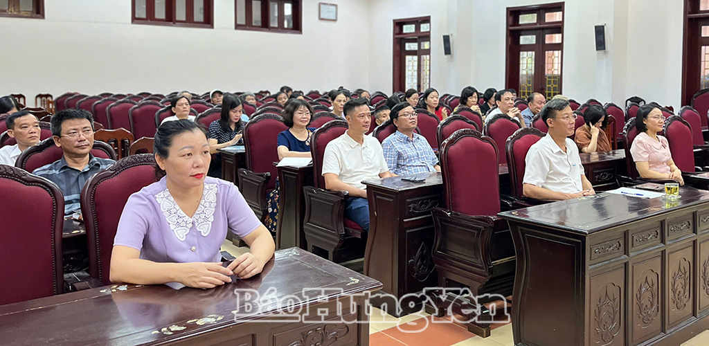 Các đại biểu dự hội nghị điểm cầu phường Trần Hưng Đạo.