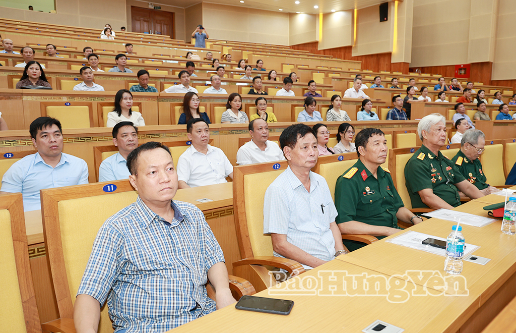 Các đại biểu dự hội nghị.