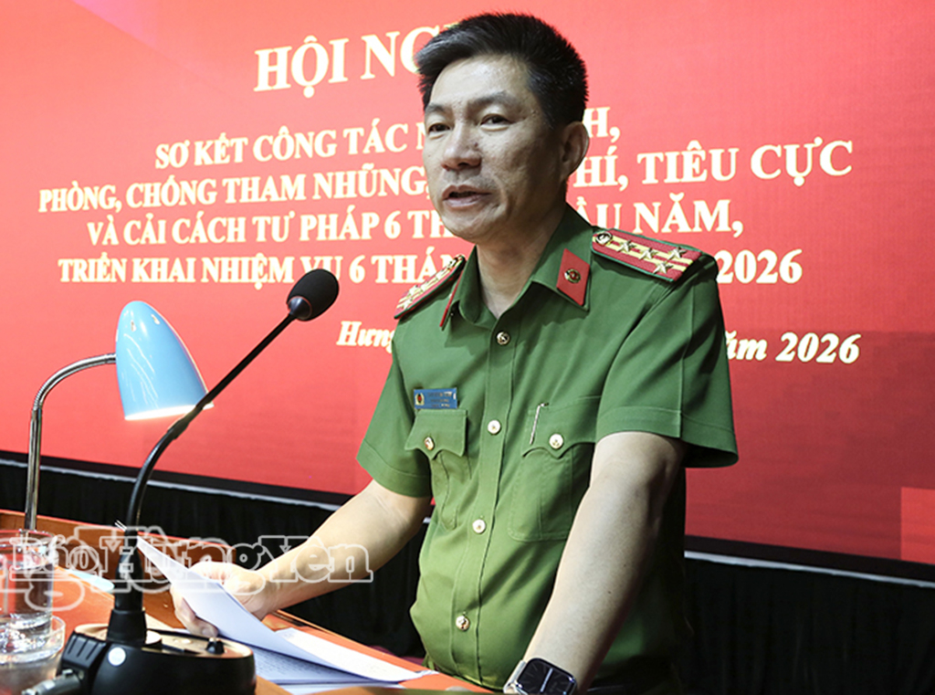 Đại biểu tham luận tại hội nghị.