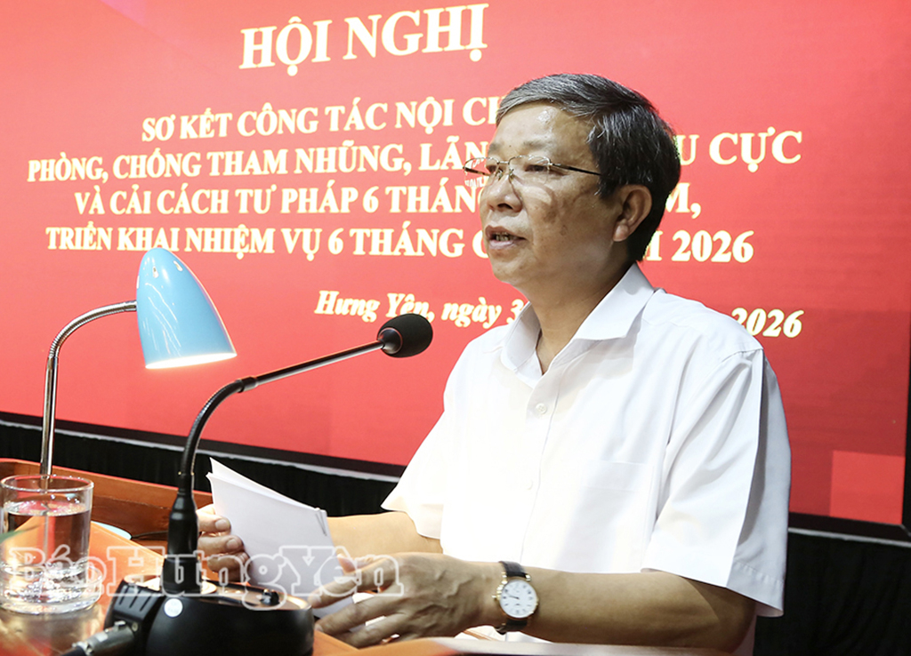 Đại biểu tham luận tại hội nghị.