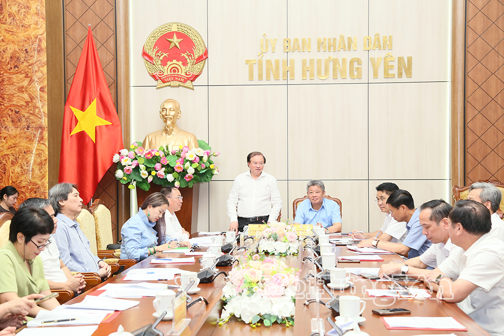 Đồng chí Tạ Quang Đông, Thứ trưởng Bộ Văn hóa, Thể thao và Du lịch phát biểu tại hội nghị.