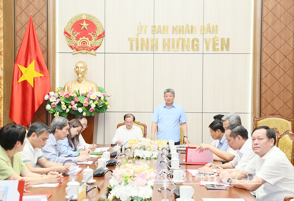 Đồng chí Nguyễn Mạnh Quyền, Phó Bí thư Tỉnh ủy, Chủ tịch UBND tỉnh phát biểu tại hội nghị.