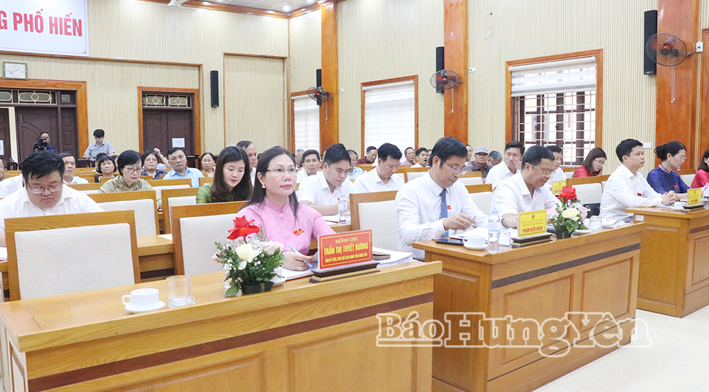 Các đại biểu dự kỳ họp.