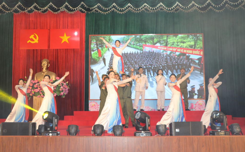 Phần thi tài năng của đội thi số 1.