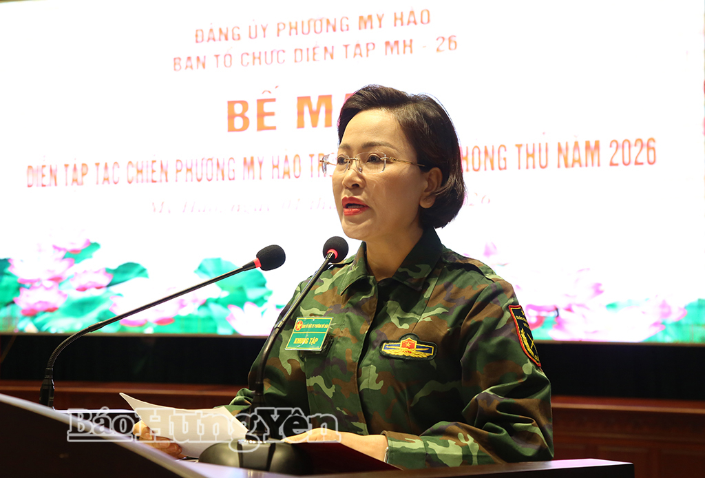 Đồng chí Trần Thị Thanh Thủy, Ủy viên Ban Thường vụ Tỉnh ủy, Bí thư Đảng ủy, Chủ tịch HĐND phường Mỹ Hào, Trưởng ban Tổ chức diễn tập tác chiến phường Mỹ Hào trong khu vực phòng thủ năm 2026 phát biểu bế mạc diễn tập.