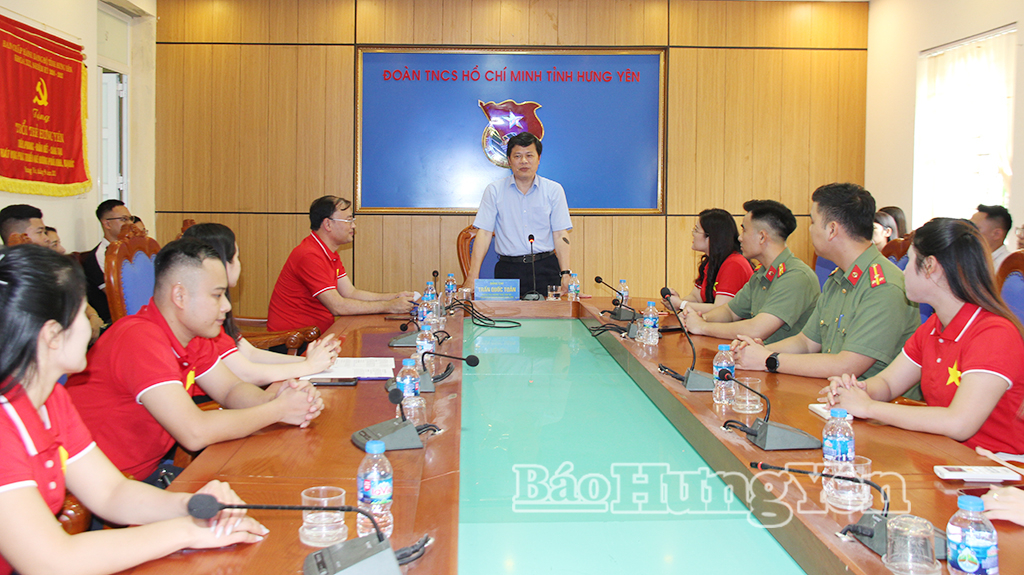 Đồng chí Trần Quốc Toản, Phó Bí thư Thường trực Tỉnh ủy, Chủ tịch Ủy ban MTTQ Việt Nam tỉnh phát biểu tại buổi gặp mặt.