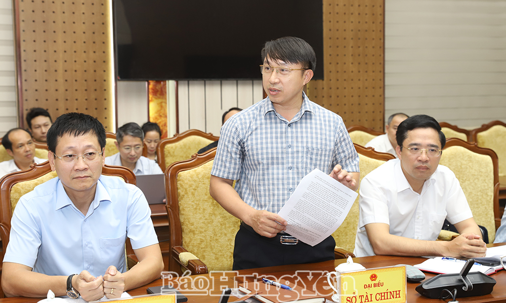 Lãnh đạo Sở Tài chính phát biểu tại cuộc họp.