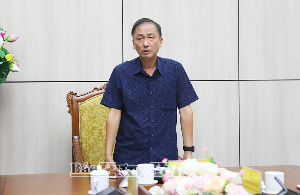 Đồng chí Nguyễn Hùng Nam, Phó Chủ tịch UBND tỉnh chủ trì cuộc họp.