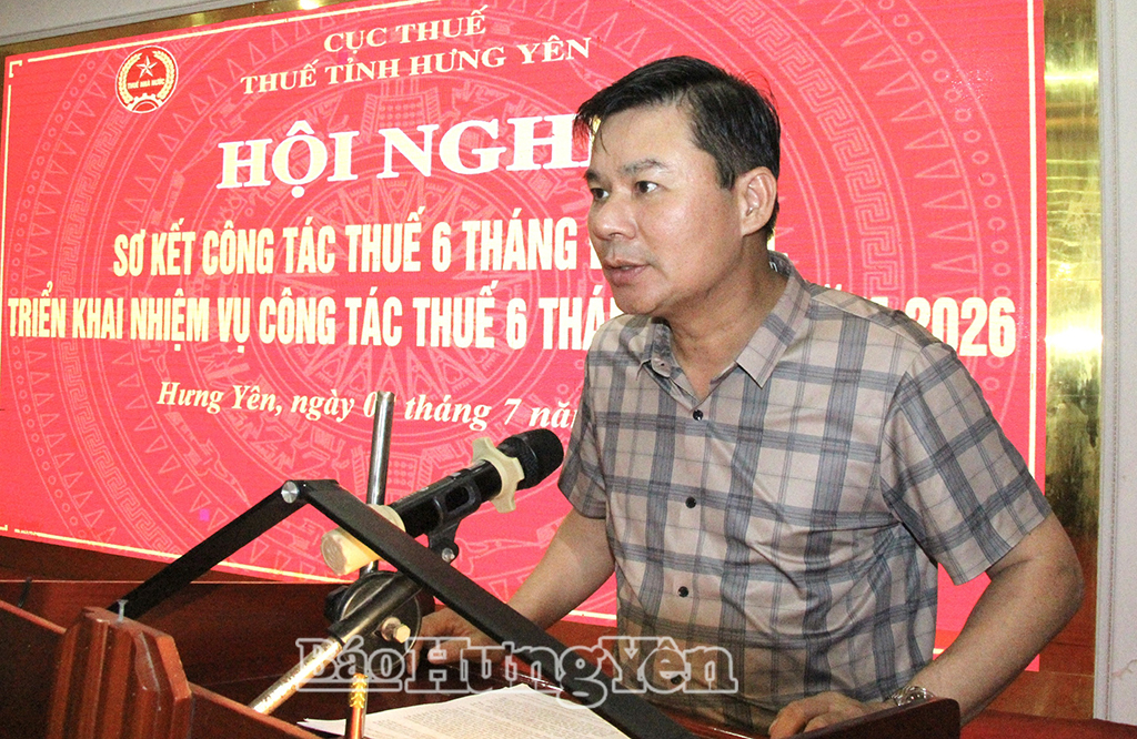 Đồng chí Nguyễn Lê Huy, Ủy viên Ban Thường vụ Tỉnh ủy, Phó Chủ tịch Thường trực UBND tỉnh phát biểu  tại hội nghị.