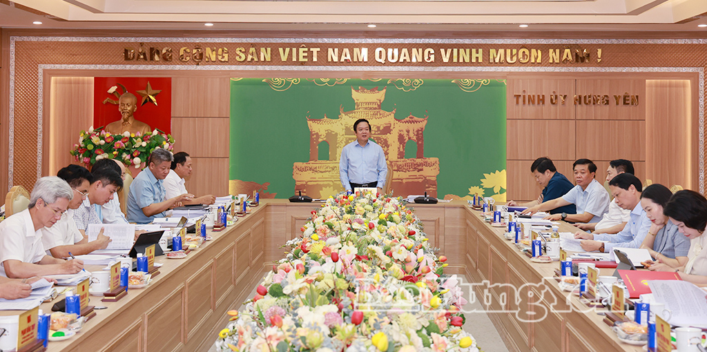 Đồng chí Phạm Quang Ngọc, Ủy viên Ban Chấp hành Trung ương Đảng, Bí thư Tỉnh ủy chủ trì cuộc họp.