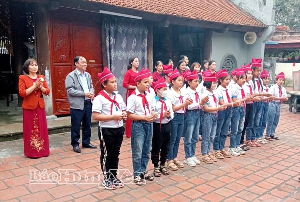 Từ đường Danh nhân văn hóa Lê Quý Đôn là địa chỉ giáo dục truyền thống, thu hút nhiều đoàn học sinh đến tham quan, tìm hiểu và dâng hương. Ảnh tư liệu