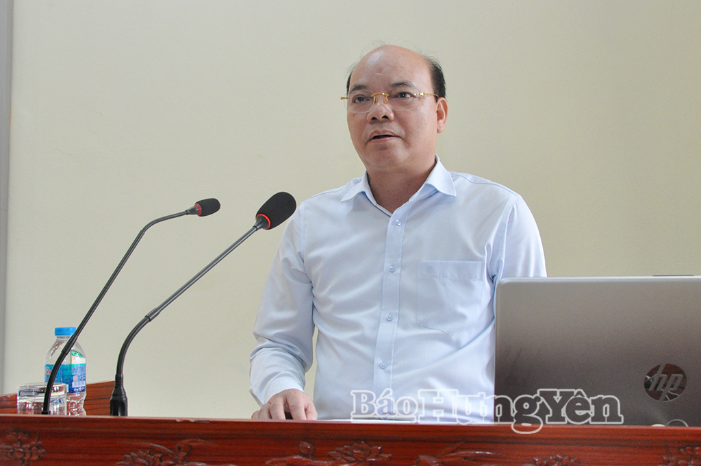Đồng chí Đặng Thanh Giang, Ủy viên Ban Thường vụ Tỉnh ủy, Phó Chủ tịch HĐND tỉnh phát biểu tại kỳ họp.