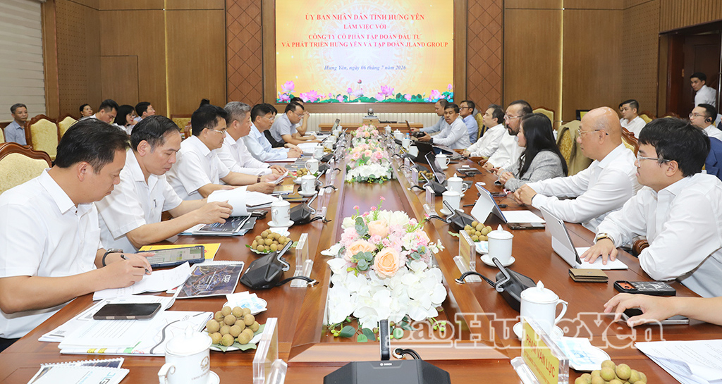 Các đại biểu dự buổi làm việc.