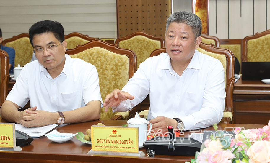 Đồng chí Nguyễn Mạnh Quyền, Phó Bí thư Tỉnh ủy, Chủ tịch UBND tỉnh phát biểu tại buổi làm việc.