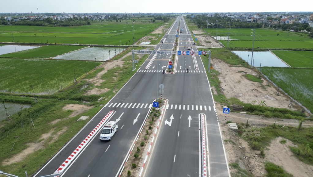 Đường vành đai phía Nam hoàn thành đưa vào sử dụng cuối năm 2025, thúc đẩy phát triển kinh tế - xã hội, thu hút đầu tư khu vực phía Nam tỉnh. Ảnh: Nguyễn Thơi