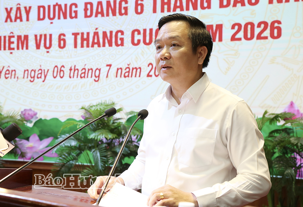 Đồng chí Phạm Quang Ngọc, Ủy viên Ban Chấp hành Trung ương Đảng, Bí thư Tỉnh ủy phát biểu khai mạc hội nghị.