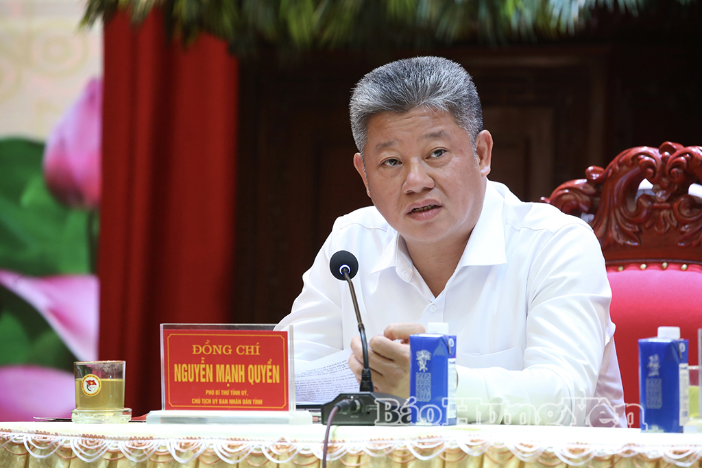 Đồng chí Nguyễn Mạnh Quyền, Phó Bí thư Tỉnh ủy, Chủ tịch UBND tỉnh điều hành thảo luận tại hội nghị.