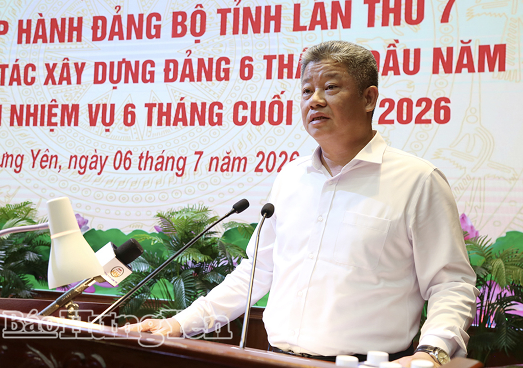 Đồng chí Nguyễn Mạnh Quyền, Phó Bí thư Tỉnh ủy, Chủ tịch UBND tỉnh phát biểu tại hội nghị.