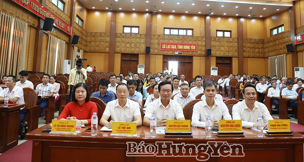 Các đại biểu dự hội nghị.