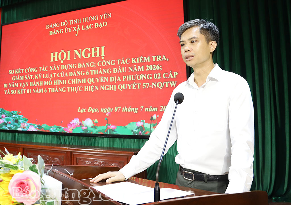Đồng chí Nguyễn Văn Chiến, Ủy viên Ban Thường vụ Tỉnh ủy, Trưởng ban Tuyên giáo và Dân vận Tỉnh ủy phát biểu tại hội nghị.