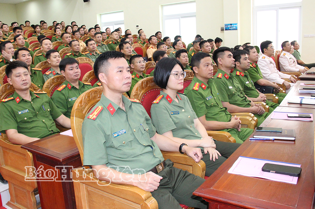 Các đại biểu dự hội nghị.