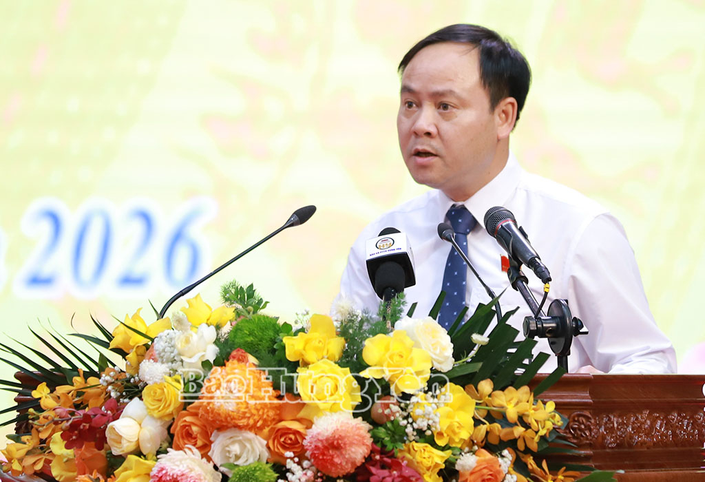 Đồng chí Nguyễn Ngọc Dư, Trưởng ban Văn hóa - Xã hội, HĐND tỉnh trình bày báo cáo thẩm tra tình hình thực hiện nhiệm vụ phát triển văn hóa - xã hội 6 tháng đầu năm, nhiệm vụ, giải pháp trọng tâm 6 tháng cuối năm 2026; báo cáo thẩm tra các nội dung thuộc lĩnh vực văn hóa - xã hội.
