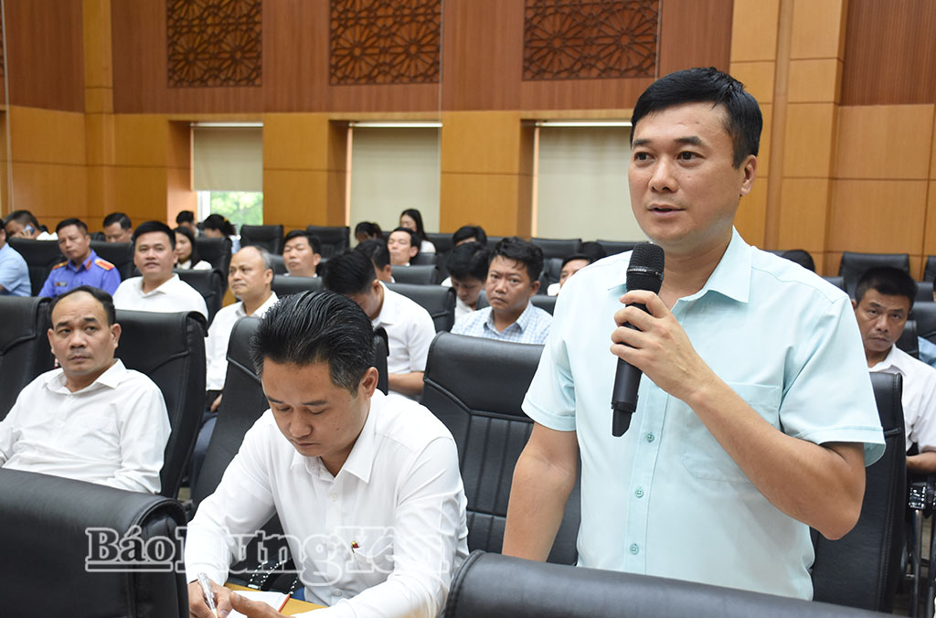 Đại biểu Tổ số 2 phát biểu thảo luận.