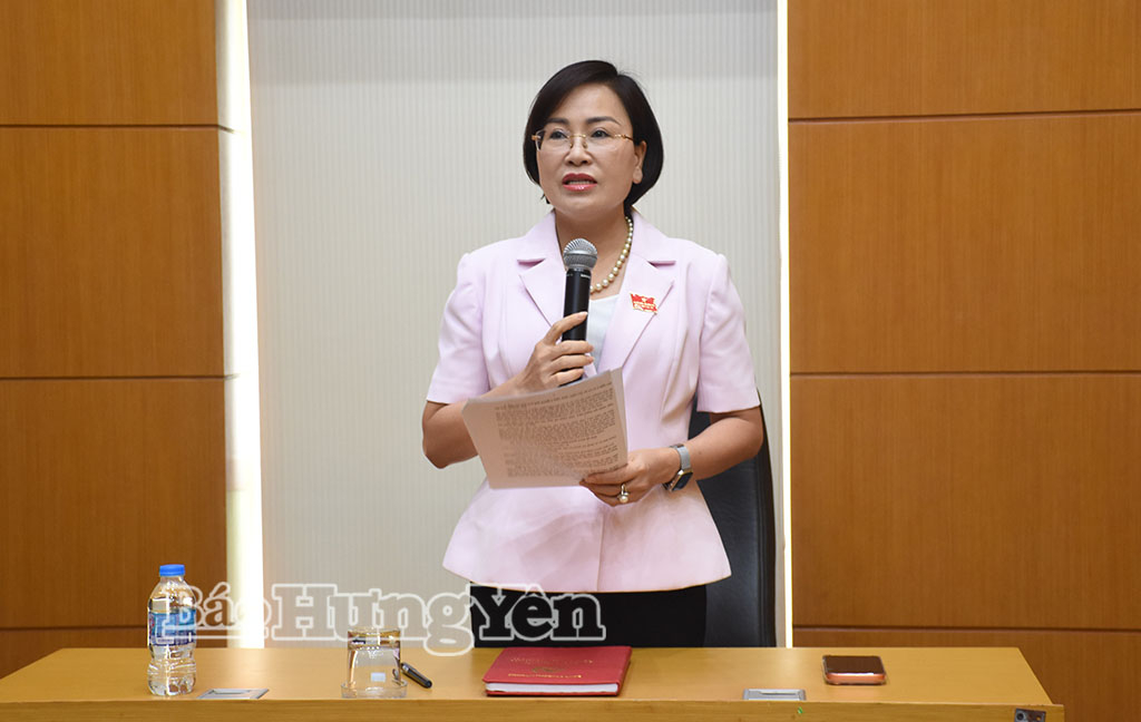 Đồng chí Trần Thị Thanh Thủy, Ủy viên Ban Thường vụ Tỉnh ủy, Bí thư Đảng ủy, Chủ tịch HĐND phường Mỹ Hào điều hành nội dung thảo luận tại Tổ số 4.