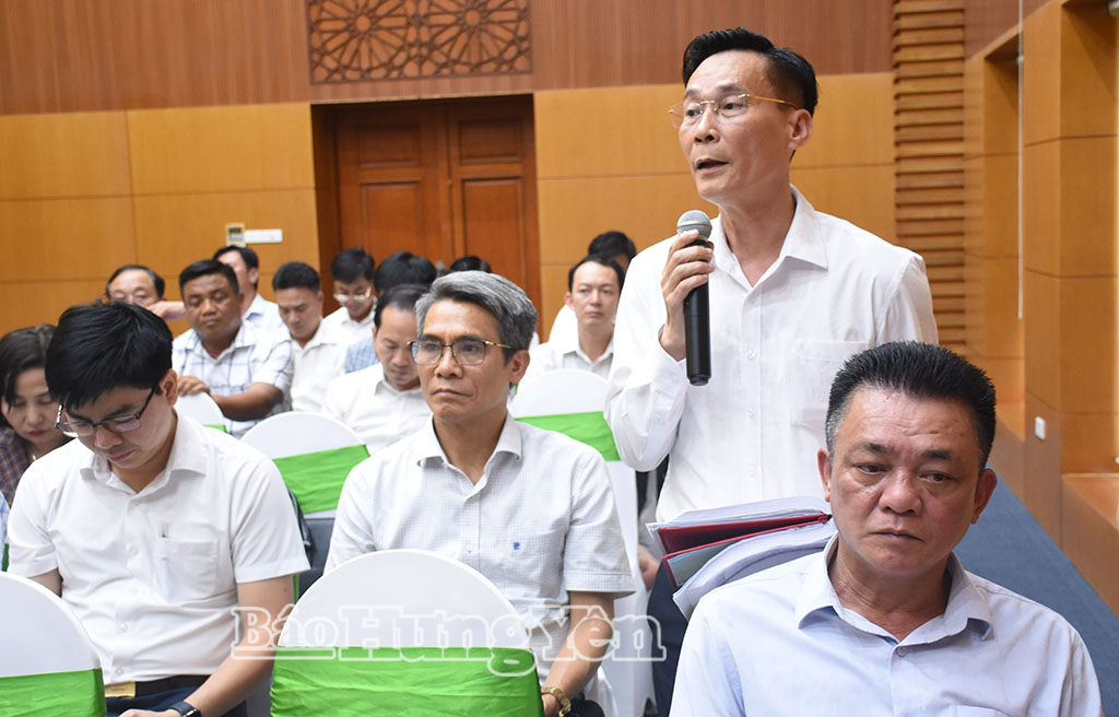 Đại biểu Tổ số 4 phát biểu thảo luận.