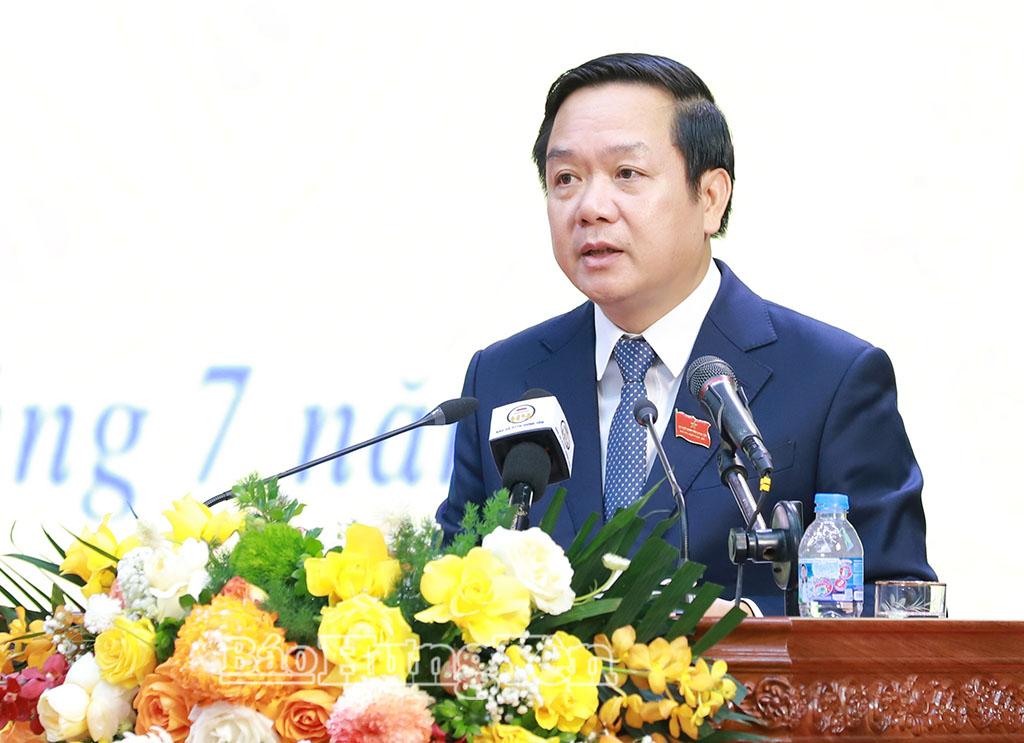 Đồng chí Phạm Quang Ngọc, Ủy viên Ban Chấp hành Trung ương Đảng, Bí thư Tỉnh ủy phát biểu chỉ đạo tại Kỳ họp.