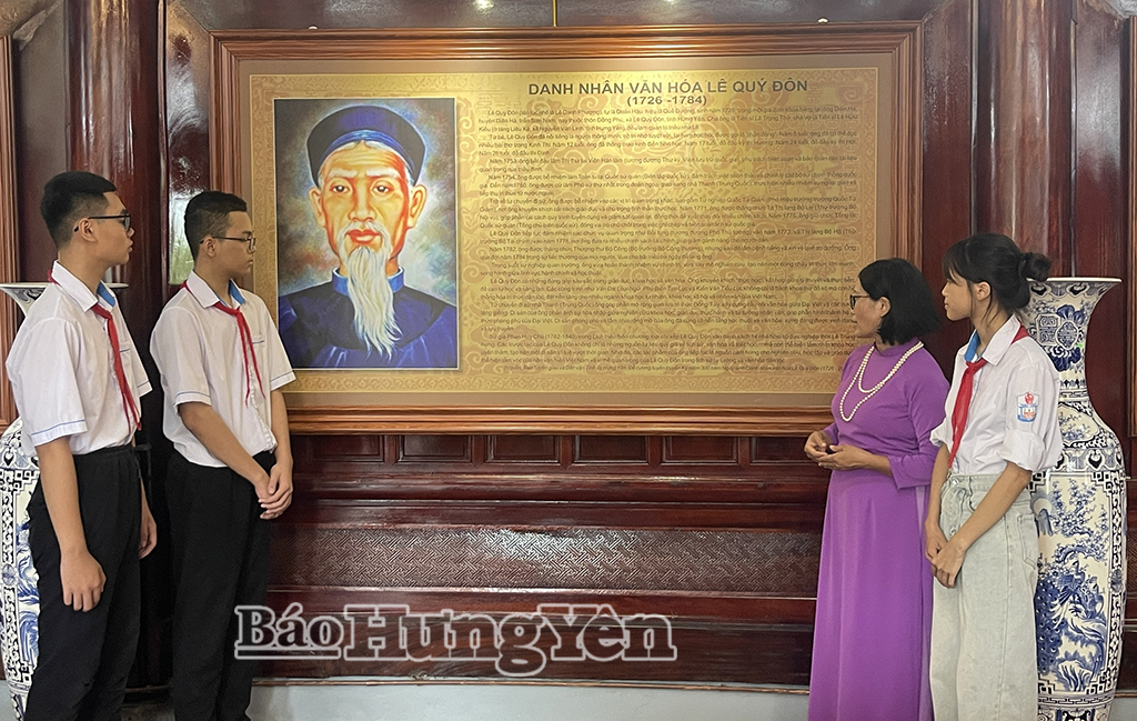 Giáo viên, học sinh Trường Tiểu học và THCS Lê Quý Đôn (xã Lê Quý Đôn) tìm hiểu về cuộc đời, sự nghiệp Danh nhân văn hóa Lê Quý Đôn.