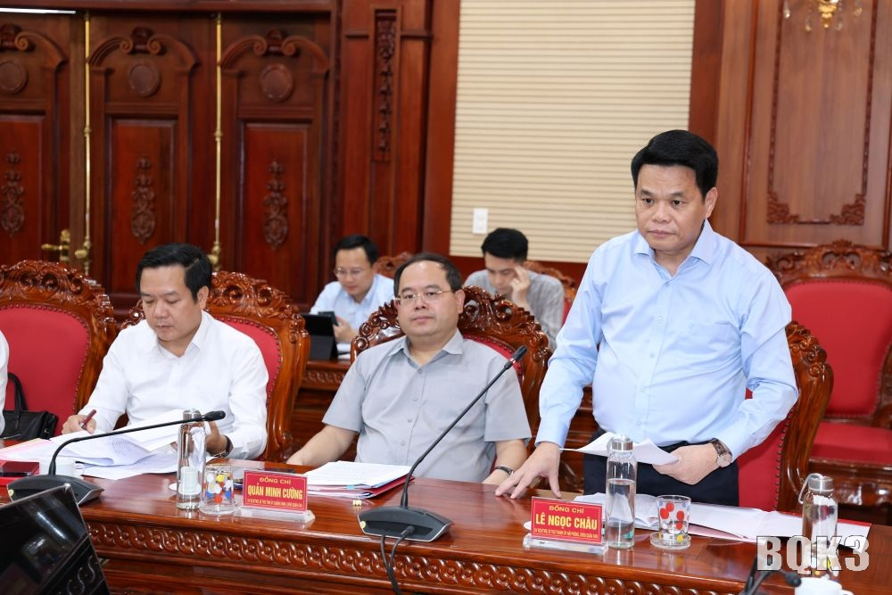 Đồng chí Lê Ngọc Châu, Ủy viên Trung ương Đảng, Bí thư Thành ủy Hải Phòng, Ủy viên Đảng ủy Quân khu phát biểu tại hội nghị.