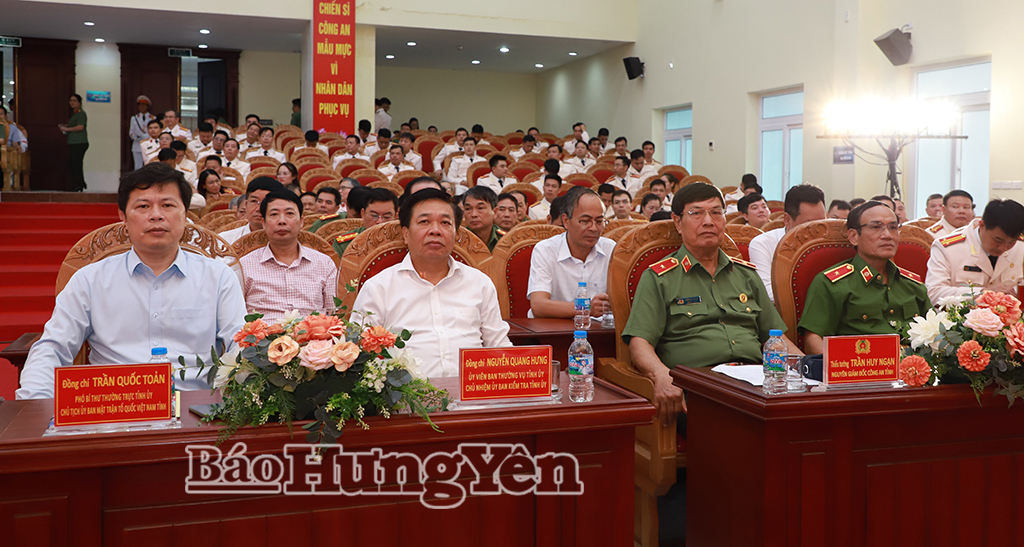Đồng chí Trần Quốc Toản, Phó Bí thư Thường trực Tỉnh ủy, Chủ tịch Ủy ban MTTQ Việt Nam tỉnh và các đại biểu dự lễ kỷ niệm.