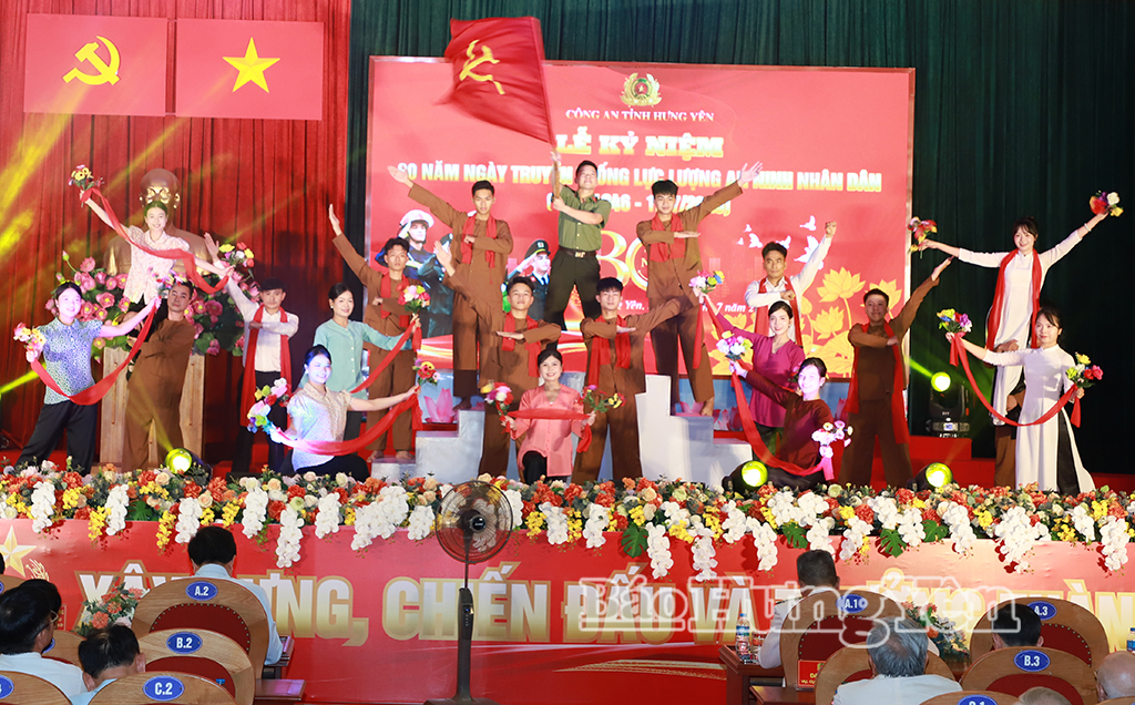 Tiết mục văn nghệ tại lễ kỷ niệm.