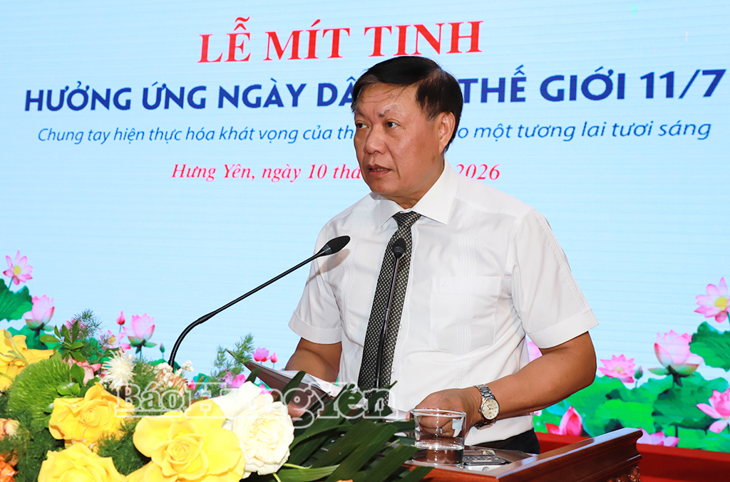 Đồng chí Thứ trưởng Bộ Y tế Đỗ Xuân Tuyên phát biểu tại lễ mít tinh.