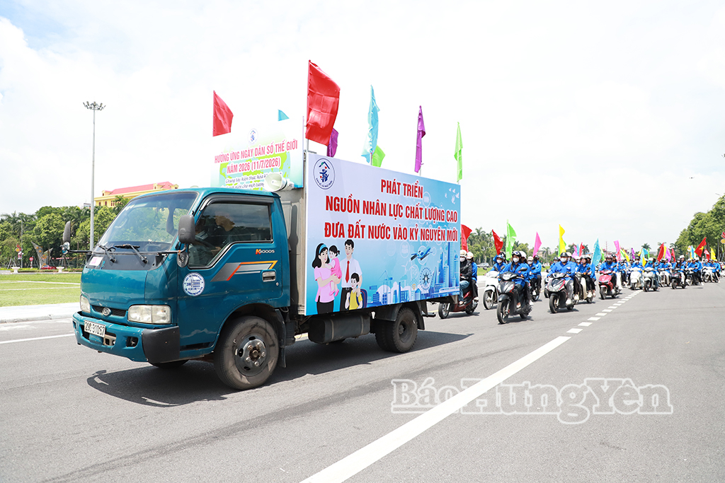 Diễu hành hưởng ứng Ngày Dân số thế giới 11/7.