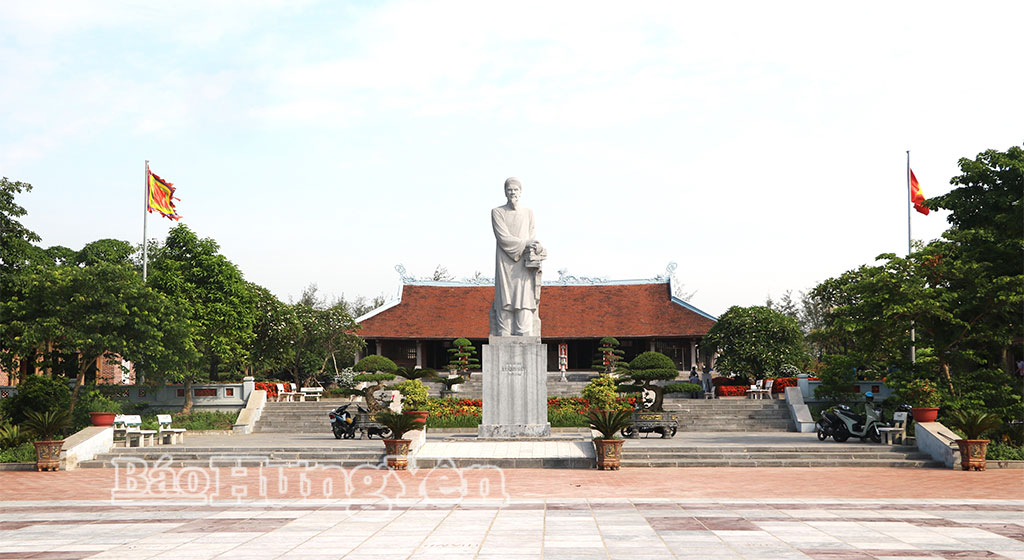 Khu lưu niệm Danh nhân văn hóa Lê Quý Đôn (xã Lê Quý Đôn). 