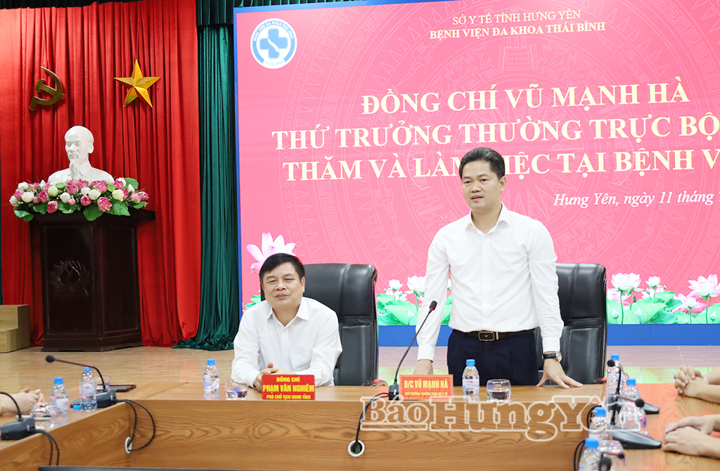 Đồng chí  Vũ Mạnh Hà, Ủy viên dự khuyết Ban Chấp hành Trung ương Đảng, Thứ trưởng Thường trực Bộ Y tế phát biểu tại buổi làm việc.