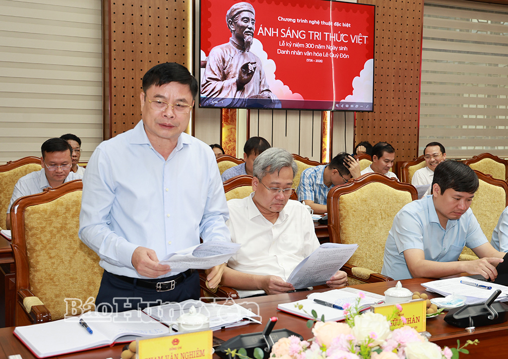 Đồng chí Phạm Văn Nghiêm, Phó Chủ tịch UBND tỉnh phát biểu tại hội nghị.