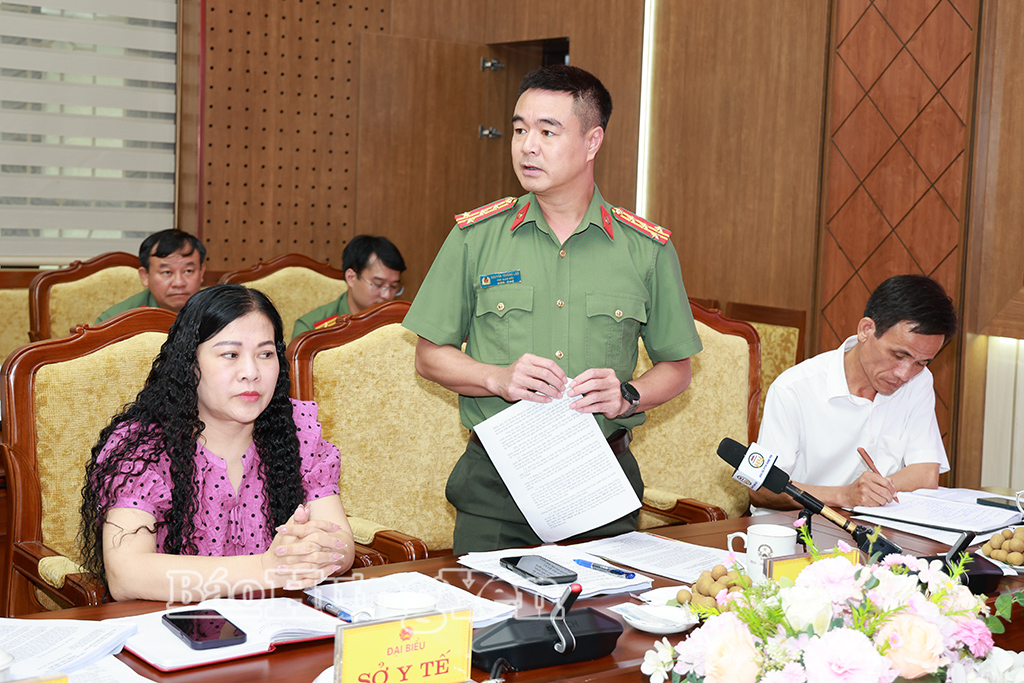 Lãnh đạo Công an tỉnh phát biểu tại hội nghị.