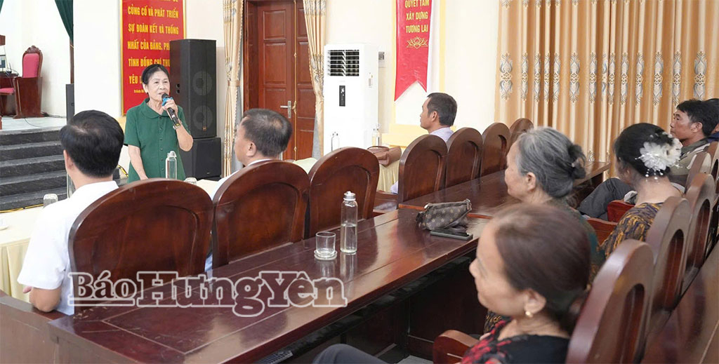 Nghệ nhân trao đổi tại lớp dạy nghệ thuật hát trống quân.