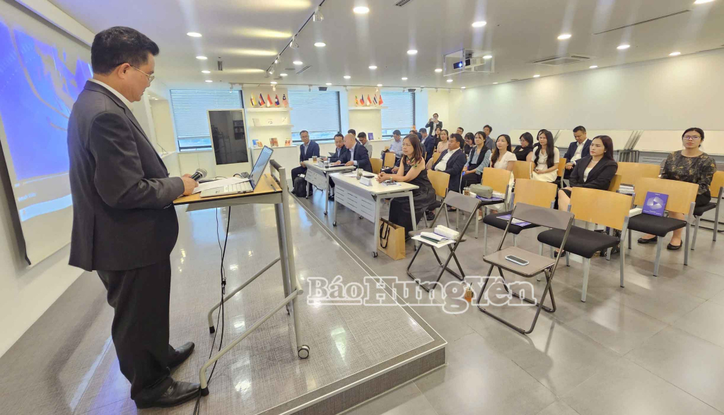 Đồng chí Phó Chủ tịch UBND tỉnh Lê Quang Hòa phát biểu tại buổi làm việc với Trung tâm ASEAN - Hàn Quốc.