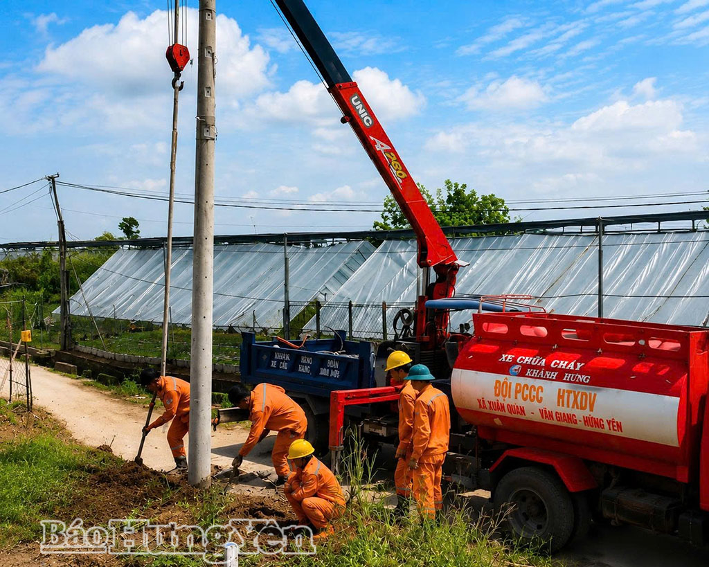 HTX Dịch vụ nông nghiệp Xuân Quan, xã Phụng Công có đội ngũ thợ điện 12 thành viên có chuyên môn tốt trong công tác quản lý điện.
