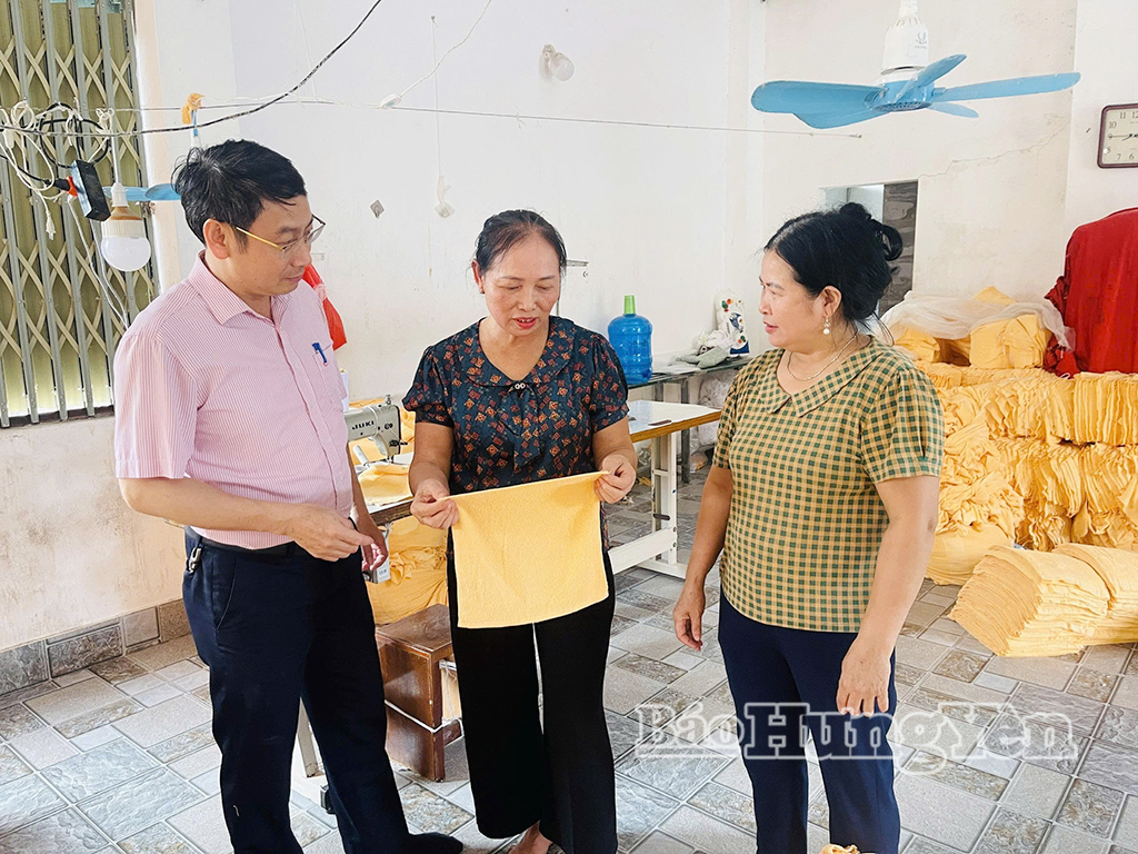Nông dân xã Hưng Hà phát triển kinh tế nhờ nguồn vốn vay ưu đãi của Phòng giao dịch Ngân hàng Chính sách Xã hội Hưng Hà.